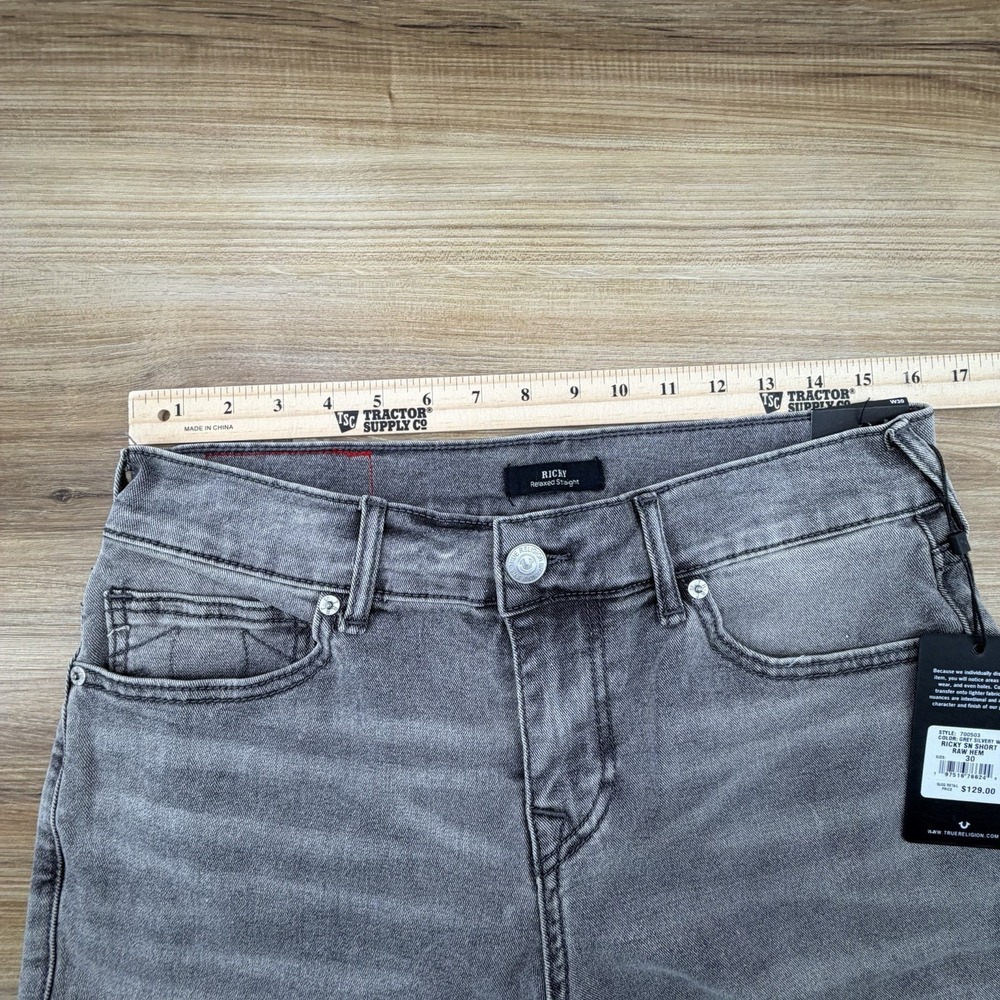 NWT Men's True Religion Ricky Straight Raw Hem Gray Cut Off Shorts Size 30 - Picture 7 of 9